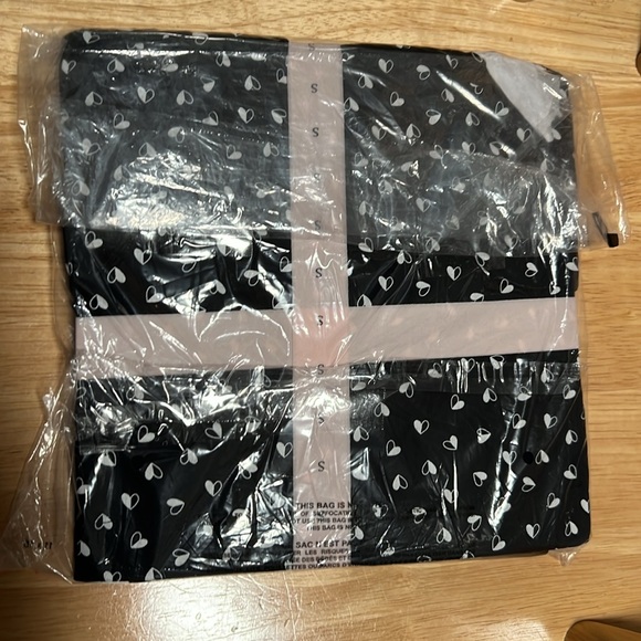 VS in black hearts pajamas - Picture 6 of 6